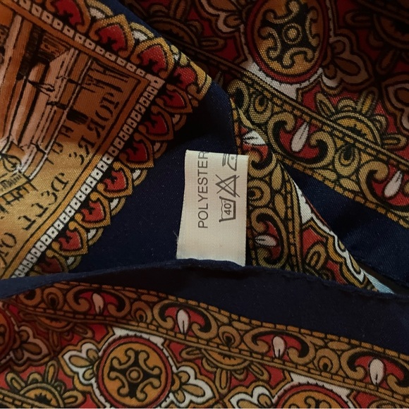 Italian scarf with pictures of Venice . 30x30 inches - Picture 2 of 4